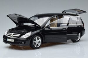 Mercedes R-Class W251 Obsidian Preto Minichamps 1:18 B66962325 Metal - imagem 2 de 7