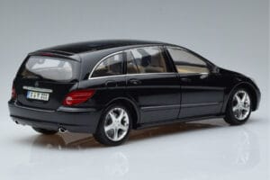 Mercedes R-Class W251 Obsidian Preto Minichamps 1:18 B66962325 Metal - imagem 3 de 7
