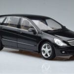 Mercedes R-Class W251 Obsidian Preto Minichamps 1:18 B66962325 Metal - image 5 of 7