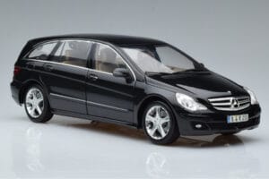 Mercedes R-Class W251 Obsidian Preto Minichamps 1:18 B66962325 Metal - imagem 5 de 7
