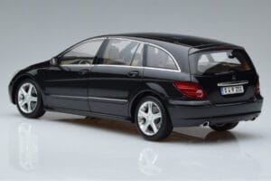 Mercedes R-Class W251 Obsidian Preto Minichamps 1:18 B66962325 Metal - imagem 6 de 7