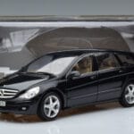 Mercedes R-Class W251 Obsidian Preto Minichamps 1:18 B66962325 Metal - image 7 of 7