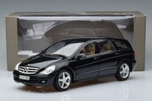 Mercedes R-Class W251 Obsidian Preto Minichamps 1:18 B66962325 Metal - imagem 7 de 7