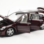 Mercedes R-Class W251 Vermelho Metálico Minichamps 1:18 - image 2 of 8