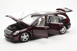 Mercedes R-Class W251 Vermelho Metálico Minichamps 1:18 150034602 Metal - imagem 2 de 8