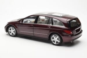 Mercedes R-Class W251 Vermelho Metálico Minichamps 1:18 150034602 Metal - imagem 7 de 8