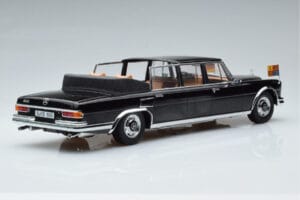 Mercedes 600 Pullman W100 Landaulet Queen Elizabeth II KK-Scale 1:18 KKDC181185 Metal - imagem 2 de 6