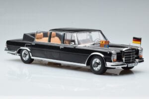 Mercedes 600 Pullman W100 Landaulet Queen Elizabeth II KK-Scale 1:18 KKDC181185 Metal - imagem 4 de 6