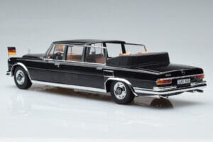 Mercedes 600 Pullman W100 Landaulet Queen Elizabeth II KK-Scale 1:18 KKDC181185 Metal - imagem 5 de 6