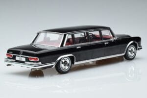 Mercedes 600 LWB Pullman W100 Preto MCG 1:18 MCG18187 Metal - imagem 2 de 6