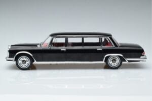 Mercedes 600 LWB Pullman W100 Preto MCG 1:18 MCG18187 Metal - imagem 3 de 6
