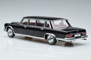 Mercedes 600 LWB Pullman W100 Preto MCG 1:18 MCG18187 Metal - imagem 5 de 6