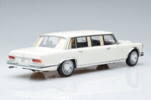 Mercedes S-Class 600 W100 LWB Pullman Branco MCG 1:18 MCG18188 Metal - imagem 2 de 6