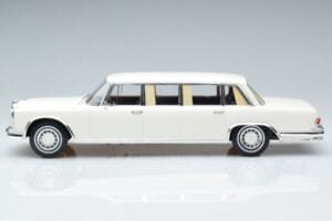 Mercedes S-Class 600 W100 LWB Pullman Branco MCG 1:18 MCG18188 Metal - imagem 3 de 6