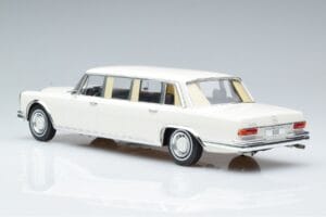 Mercedes S-Class 600 W100 LWB Pullman Branco MCG 1:18 MCG18188 Metal - imagem 5 de 6