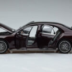 Mercedes S-Class W223 AMG Line Vermelho Norev 1:18 - image 4 of 8