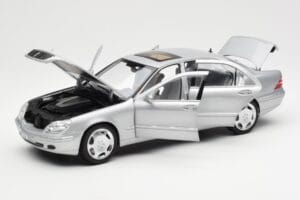 Mercedes S600 W220 Prata Metálico Norev 1:18 183810 Metal - imagem 2 de 8