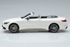 Mercedes AMG S63 A217 Cabriolet Diamond Branco GT Spirit 1:18 B66965712 Resina - imagem 3 de 6