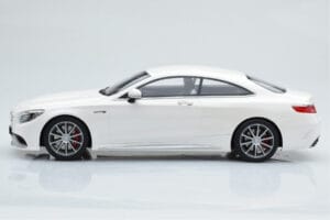 Mercedes AMG S63 C217 Coupe Branco GT Spirit 1:18 B66960372 Resina - imagem 3 de 6