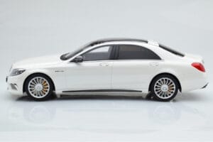 Mercedes AMG S65 W222 Branco GT Spirit 1:18 B66960371 Resina - imagem 3 de 8