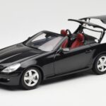 Mercedes SLK R171 Obsidian Preto Metálico Minichamps 1:18 B66962319 - image 2 of 9