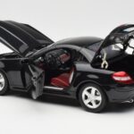 Mercedes SLK R171 Obsidian Preto Metálico Minichamps 1:18 B66962319 - image 6 of 9
