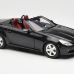 Mercedes SLK R171 Obsidian Preto Metálico Minichamps 1:18 B66962319 - image 7 of 9