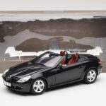 Mercedes SLK R171 Obsidian Preto Metálico Minichamps 1:18 B66962319 - image 9 of 9