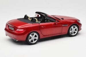 Mercedes SLK R172 Designo Zircon Vermelho Minichamps 1:18 B66960513 Metal - imagem 3 de 8
