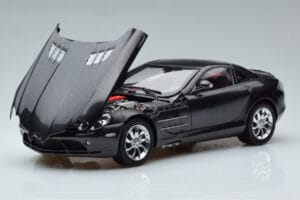 Mercedes SLR McLaren Preto CMC 1:18 M-045F Metal - imagem 2 de 10
