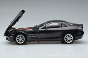 Mercedes SLR McLaren Preto CMC 1:18 M-045F Metal - imagem 4 de 10