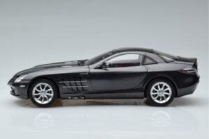 Mercedes SLR McLaren Preto CMC 1:18 M-045F Metal - imagem 5 de 10