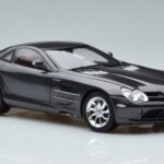 Mercedes SLR McLaren Preto CMC 1:18 - image 6 of 10