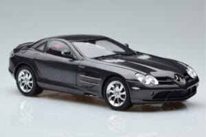 Mercedes SLR McLaren Preto CMC 1:18 M-045F Metal - imagem 6 de 10