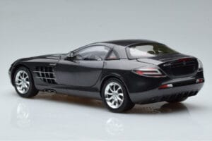 Mercedes SLR McLaren Preto CMC 1:18 M-045F Metal - imagem 7 de 10