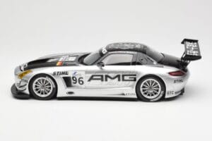 Mercedes SLS AMG GT3 #96 M. Hakkinen AMG Customer Sports 6 Hours of Zhuhai ILMC 2011 Minichamps 1:18 B66960197 Metal - imagem 3 de 6