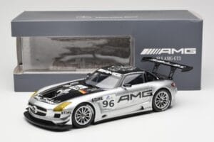 Mercedes SLS AMG GT3 #96 M. Hakkinen AMG Customer Sports 6 Hours of Zhuhai ILMC 2011 Minichamps 1:18 B66960197 Metal - imagem 6 de 6