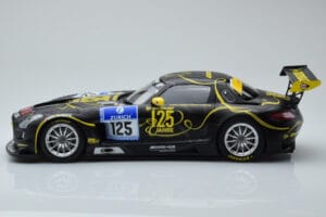 Mercedes SLS AMG GT3 Rowe Racing #125 Zehe / Bullitt / Renger / Hartung ADAC 24 Hours of Nurburgring 2013 Minichamps 1:18 151 - imagem 3 de 6