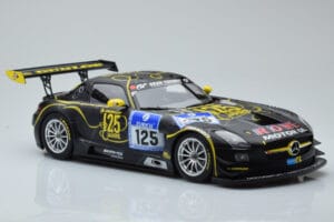 Mercedes SLS AMG GT3 Rowe Racing #125 Zehe / Bullitt / Renger / Hartung ADAC 24 Hours of Nurburgring 2013 Minichamps 1:18 151 - imagem 4 de 6