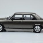 Mercedes W123 AMG 280 Cinzento Otto 1:18 - image 3 of 6