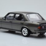 Mercedes W123 AMG 280 Cinzento Otto 1:18 - image 5 of 6
