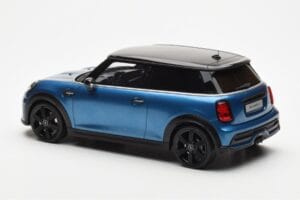 Mini Cooper S F56 Island Azul Otto 1:18 OT982 Resina - imagem 5 de 6