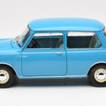 Morris Mini Minor Azul Kyosho 1:18 08964BL - image 4 of 8