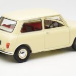 Morris Mini Minor Branco Kyosho 1:18 08964W - image 3 of 8