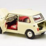 Morris Mini Minor Branco Kyosho 1:18 08964W - image 5 of 8