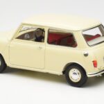 Morris Mini Minor Branco Kyosho 1:18 08964W - image 7 of 8