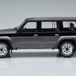 Nissan Patrol GR Y60 Cinzento Otto 1:18 - image 3 of 6