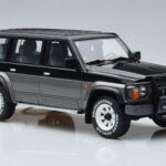 Nissan Patrol GR Y60 Cinzento Otto 1:18 - image 4 of 6