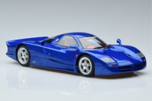 Nissan R390 GT1 Road Car GT Spirit 1:18 GT403 Resina - imagem 4 de 6