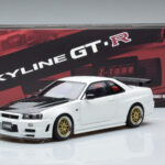 Nissan Skyline GT-R R34 Nismo Z-Tune Branco MotorHelix 1:18 - image 11 of 11